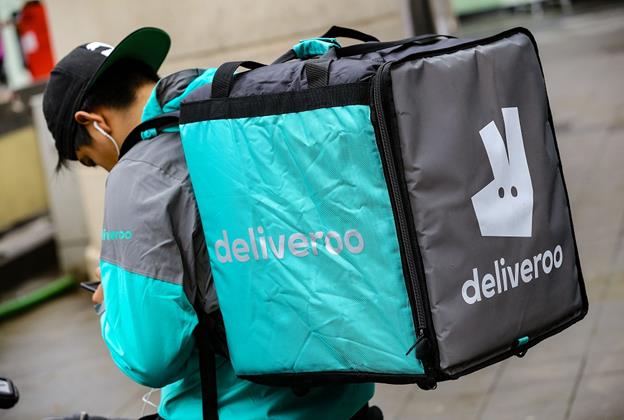 Que signifie travailler pour une plateforme dans l'économie collaborative (P2P)?